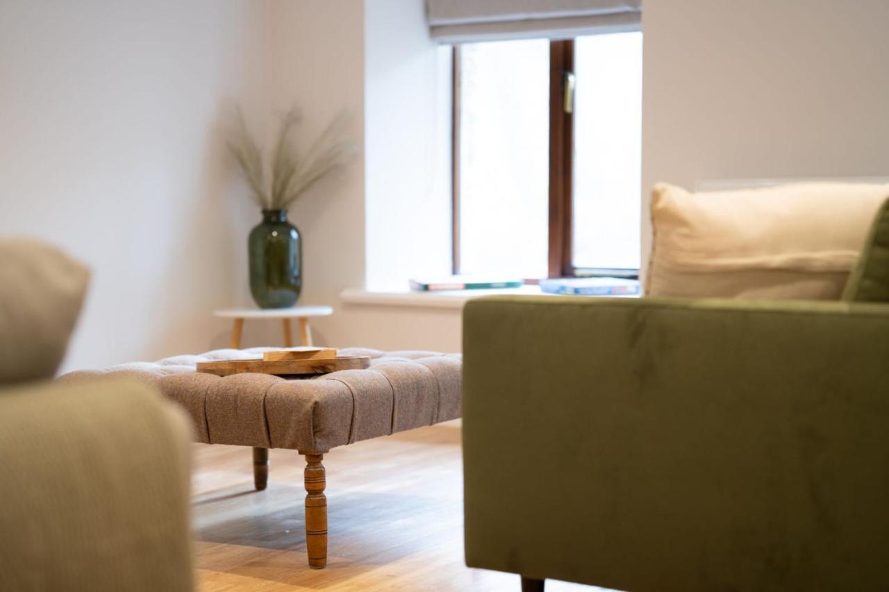 Spacious Property With Waterfall View By Letmestay 앰블사이드 외부 사진