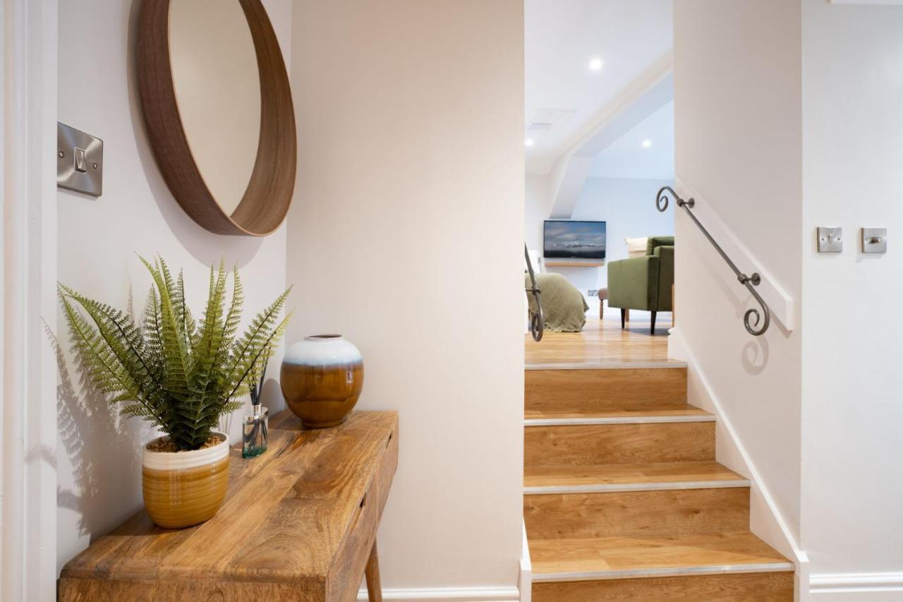 Spacious Property With Waterfall View By Letmestay 앰블사이드 외부 사진