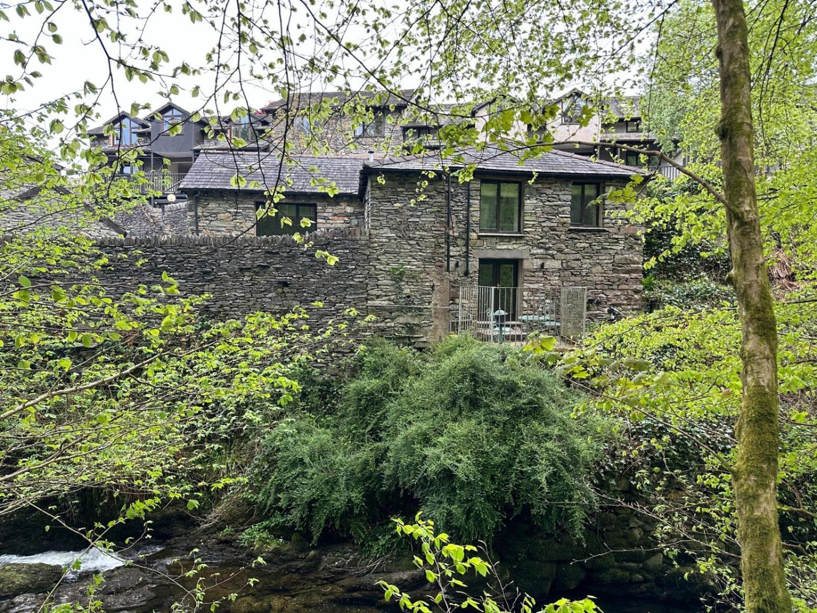 Spacious Property With Waterfall View By Letmestay 앰블사이드 외부 사진